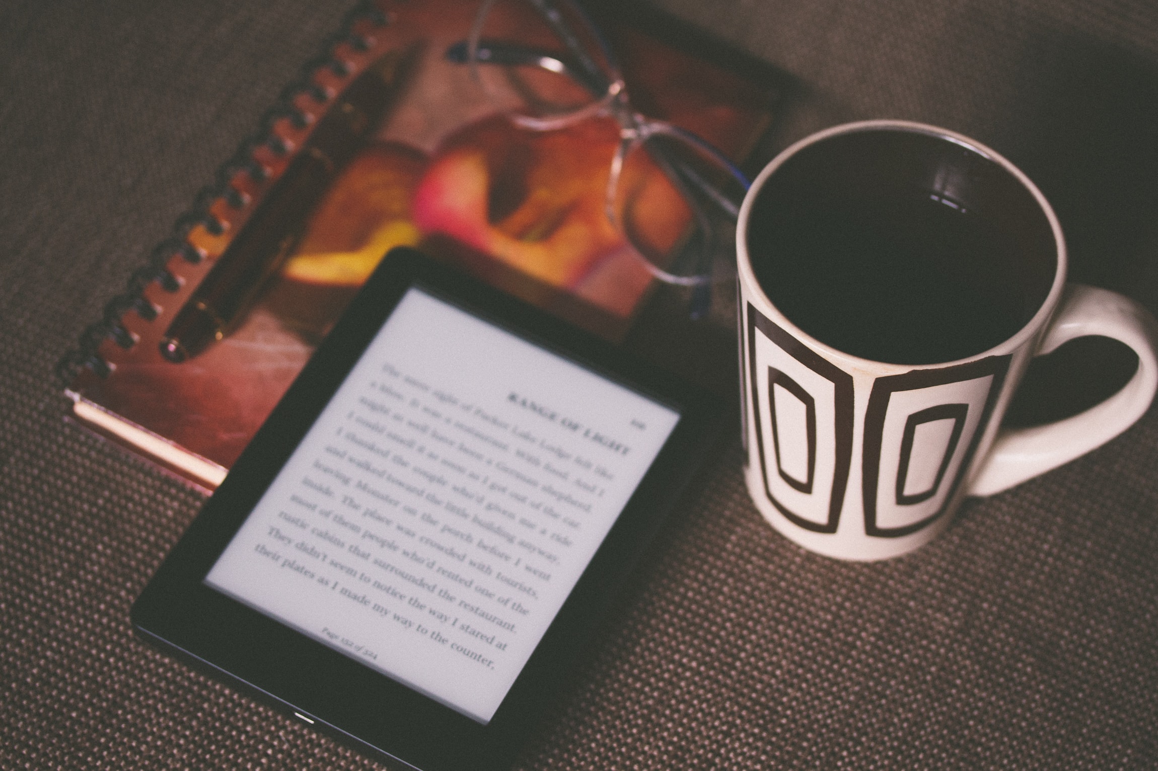 Top 10 Advantages of eBooks over Printed Books | The Bookish Elf