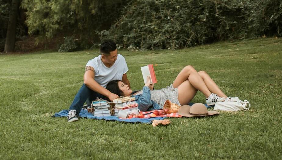 How Literary Lovers Find Connection Through Online Chatting
